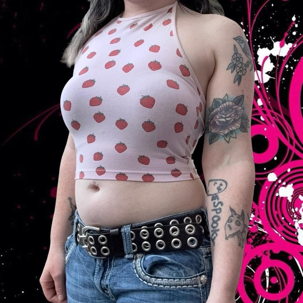 strawberry print halter crop top - forever21, sz sm. EUC!